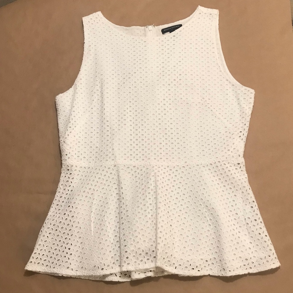 Banana Republic white keyhole lace peplum top 🐩
